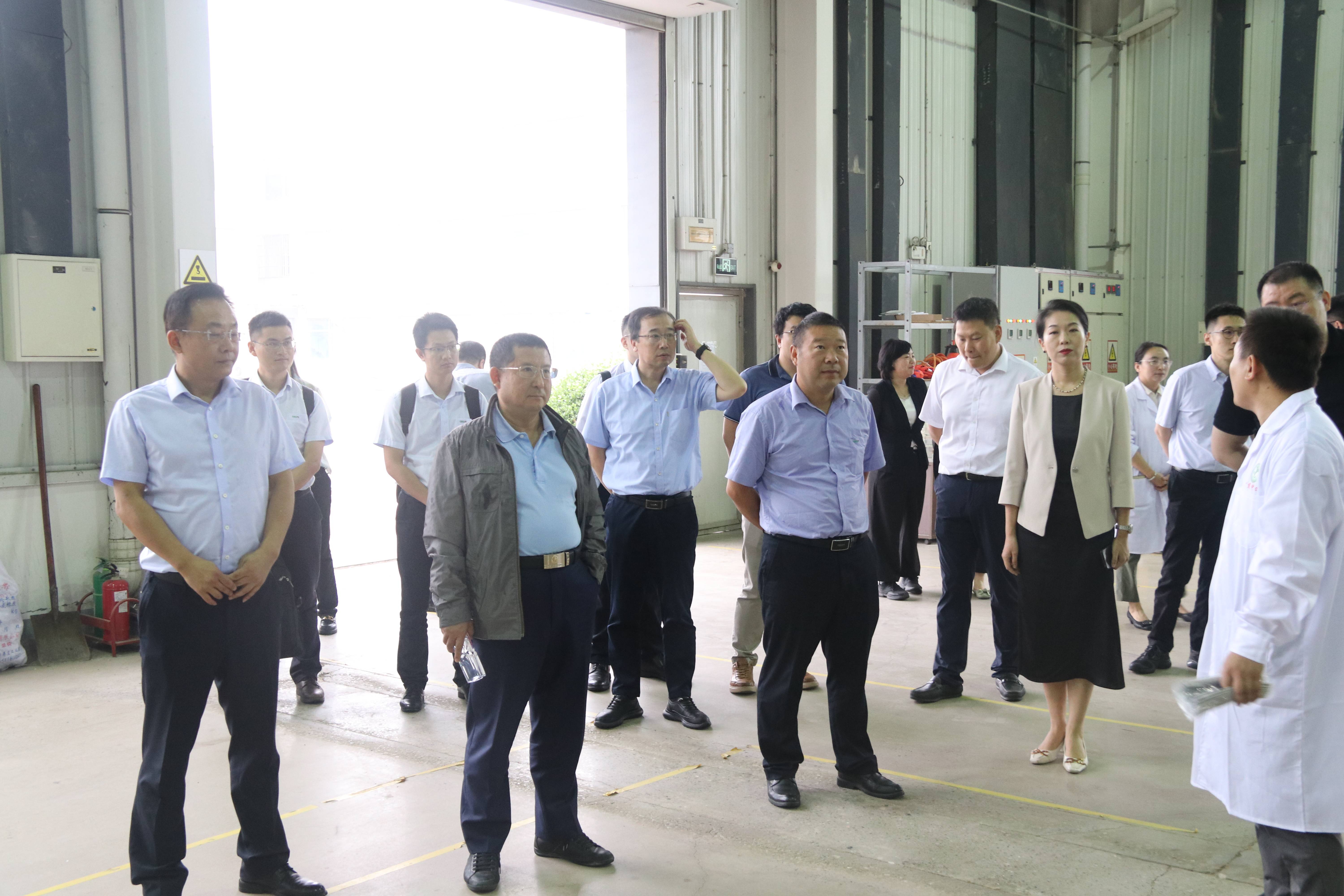中国再生资源集团党委书记、董事长邢宏伟，格林美监事会主席鲁习金到天津再生资源研究所考察调研