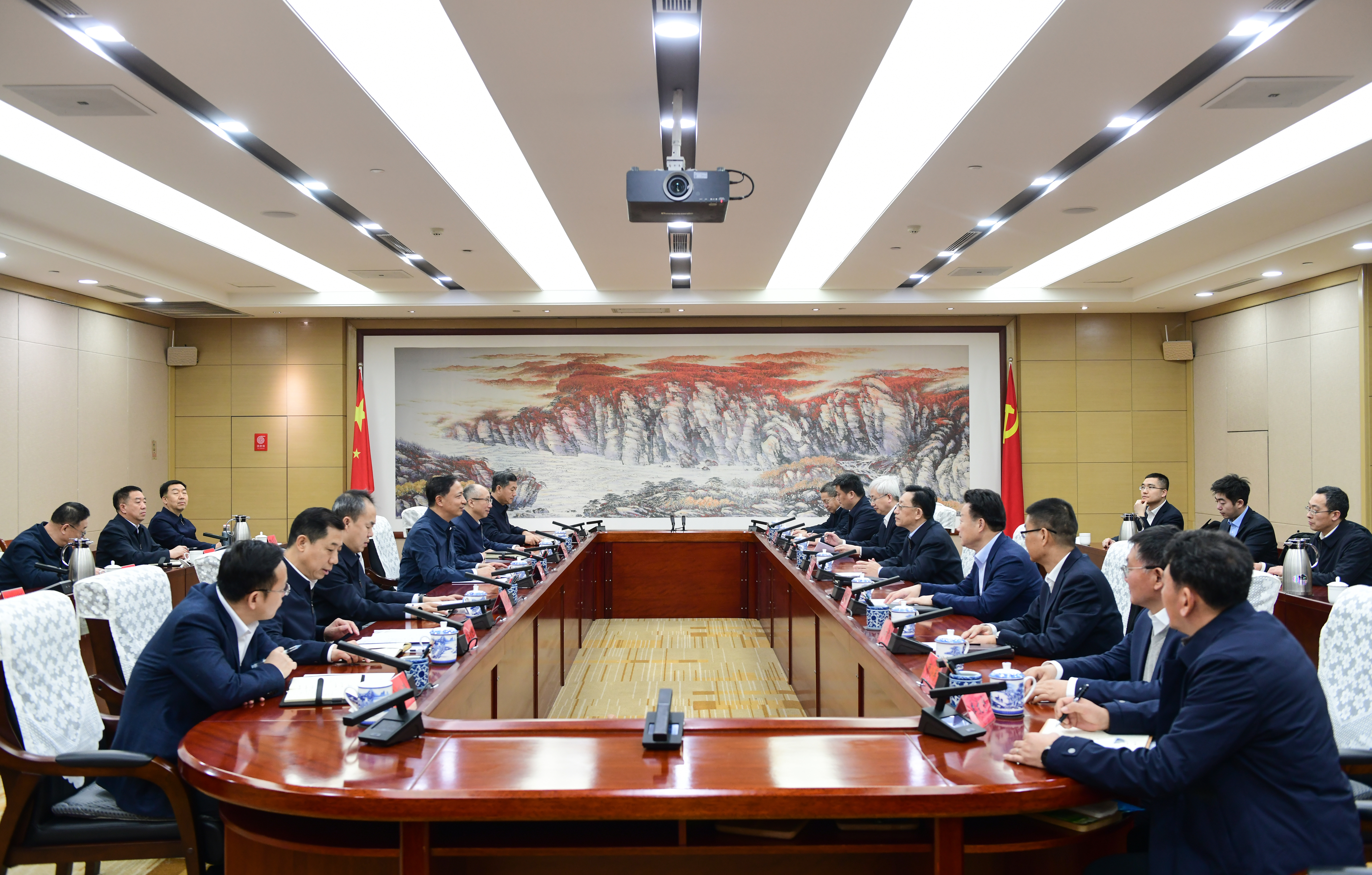 宋鑫拜会大同市委书记卢东亮