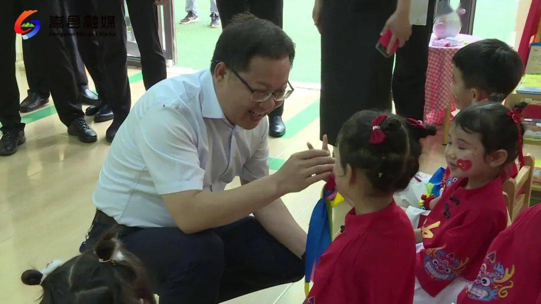 辛俊峰向全县少年儿童送上节日祝福