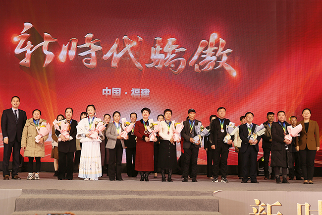 接受表彰的新晋二-四星社区站负责人.png