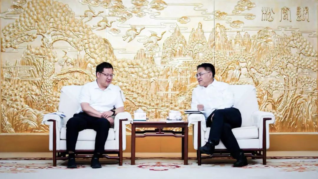 周洲会见嵩县县委书记辛俊峰一行