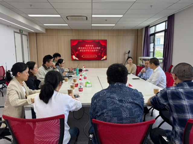 教育部长江学者朱庆教授来我院交流指导