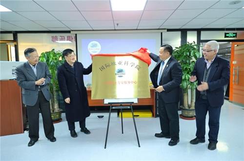 ·打通农村电商“最后一公里”　“邮快”“邮交”合作能否破题