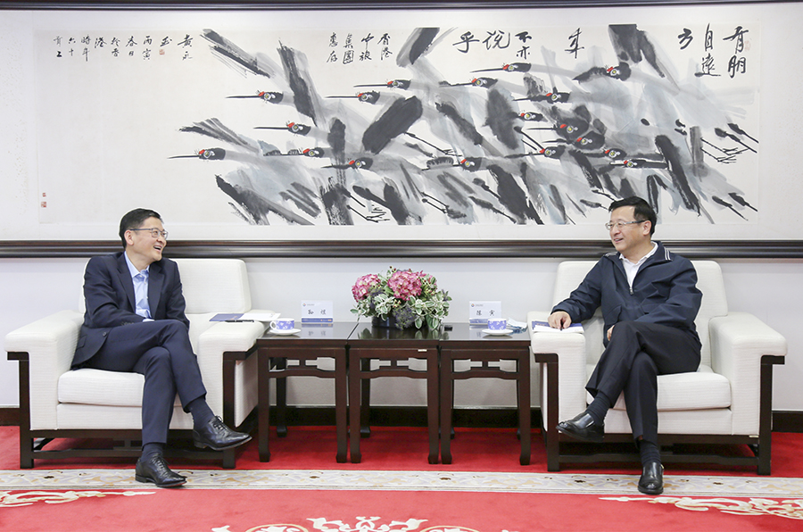 中国旅游集团陈寅董事长会见中银香港总裁孙煜一行