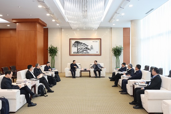 邓建玲会见苏州市委常委、昆山市委书记周伟