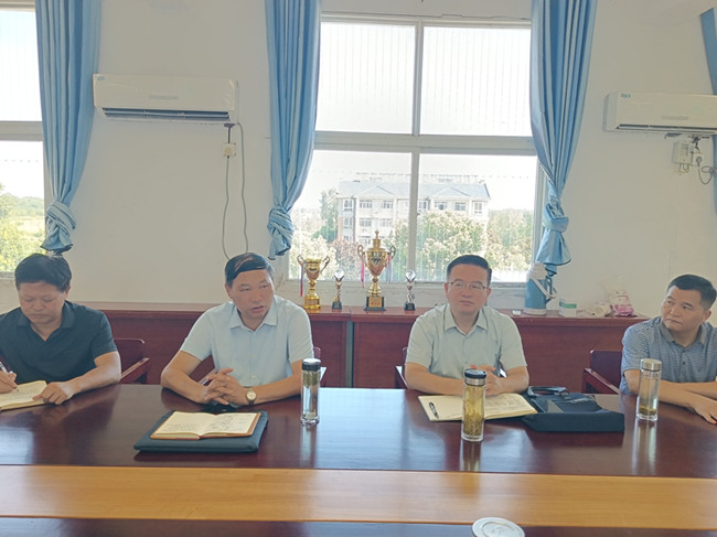 毛坦厂中学教育集团张店中学校区召开结对共建教师到任座谈会