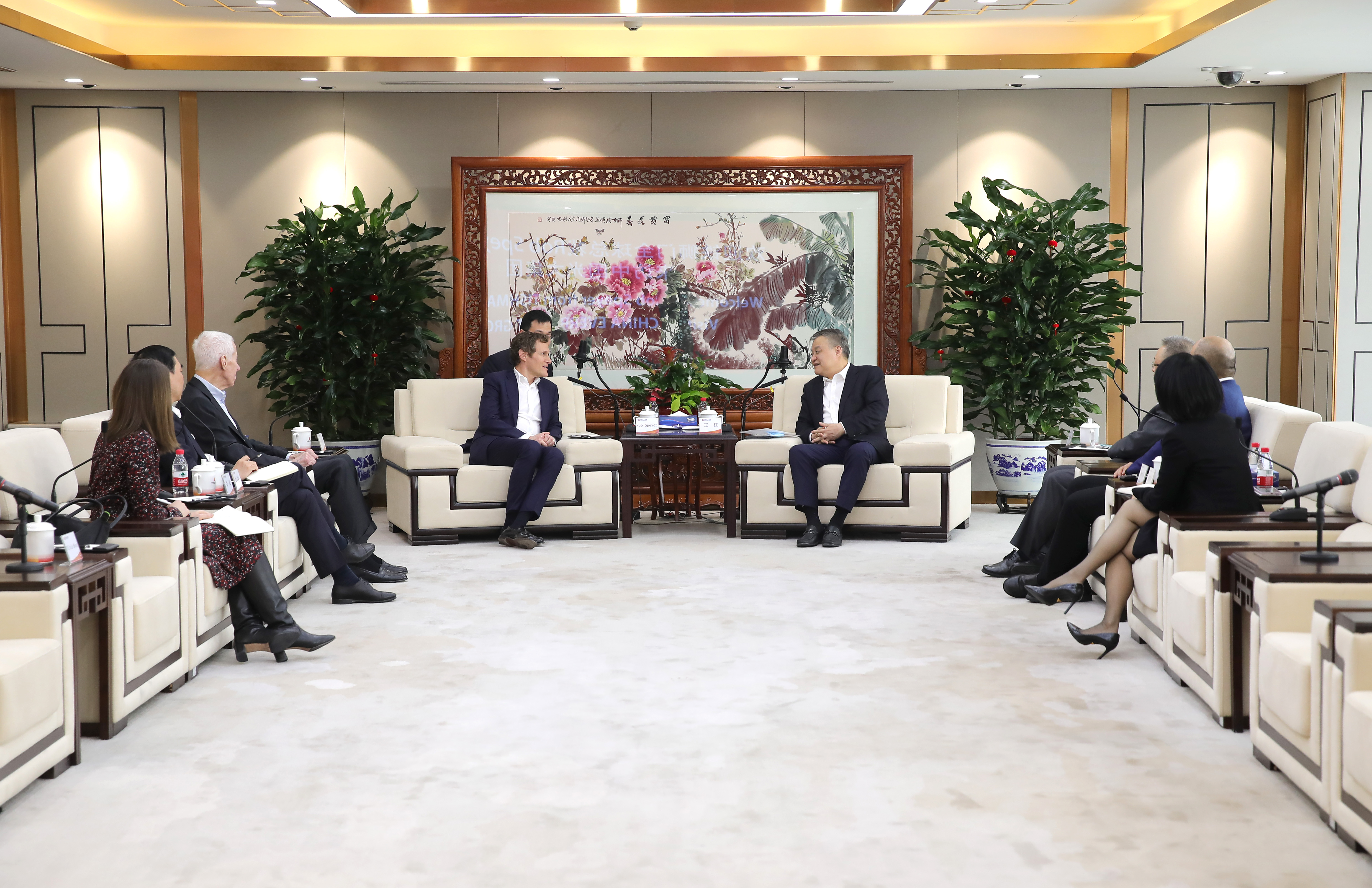 王江会见铁狮门全球总裁徐瑞柏