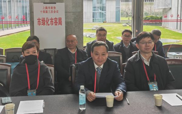 市绿化市容局党组书记、局长郜红建参加市两会现场咨询活动